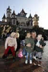 Kaatsheuvel 19 november 2017
Barbie ( Samantha de Jong) in de efteling met haar kinderen en viend Rolf Tangel met zoontje