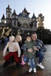 Kaatsheuvel 19 november 2017
Barbie ( Samantha de Jong) in de efteling met haar kinderen en viend Rolf Tangel met zoontje