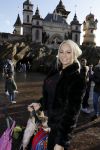Kaatsheuvel 19 november 2017
Barbie ( Samantha de Jong) in de efteling met haar kinderen en viend Rolf Tangel met zoontje