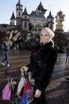 Kaatsheuvel 19 november 2017
Barbie ( Samantha de Jong) in de efteling met haar kinderen en viend Rolf Tangel met zoontje