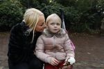 Kaatsheuvel 19 november 2017
Barbie ( Samantha de Jong) in de efteling met haar kinderen en viend Rolf Tangel met zoontje