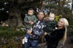Kaatsheuvel 19 november 2017
Barbie ( Samantha de Jong) in de efteling met haar kinderen en viend Rolf Tangel met zoontje