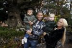 Kaatsheuvel 19 november 2017
Barbie ( Samantha de Jong) in de efteling met haar kinderen en viend Rolf Tangel met zoontje