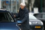 Maarssen 9 december 2017
Berend Boudewijn haalt zijn partrnber Martine Bijl op bij schoonheidssalon.
