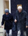 Maarssen 9 december 2017
Berend Boudewijn haalt zijn partrnber Martine Bijl op bij schoonheidssalon.