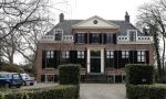 Maarssen 9 december 2017
Berend Boudewijn haalt zijn partrnber Martine Bijl op bij schoonheidssalon.