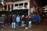 Amsterdam 16 november 2017 
Drukte bij een bitcoin apparaat
