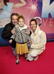 Amsterdam 10 december 2017
Premiere K3 in Tuschinski. Dirk Zeelenberg met vrouw en dochter