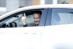 Amsterdam 23 november 2017 
Dries Roelvink achter het stuur van zijn  auto