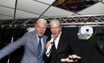 Den Bosch 24 november 2017
Uitreiking cd Michael v d Plas en Bianca. Dj Jean reikt hem uit. Dries Roelvink met super fan en vriend Gunther
