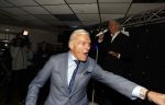 Den Bosch 24 november 2017
Uitreiking cd Michael v d Plas en Bianca. Dj Jean reikt hem uit. Dries Roelvink met super fan en vriend Gunther