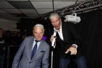 Den Bosch 24 november 2017
Uitreiking cd Michael v d Plas en Bianca. Dj Jean reikt hem uit. Dries Roelvink met super fan en vriend Gunther