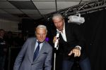 Den Bosch 24 november 2017
Uitreiking cd Michael v d Plas en Bianca. Dj Jean reikt hem uit. Dries Roelvink met super fan en vriend Gunther