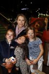Amsterdam 6 december 2017
Premiere Paddington in Pathe Arena. Elle v Rijn met dochter e vriendinntjes