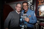 Amsterdam 16 november 2017 
Boekpresentatie William Rutten bij hard Rock cafe. Gerard Joling met een fan