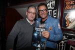 Amsterdam 16 november 2017 
Boekpresentatie William Rutten bij hard Rock cafe. Gerard Joling met een fan