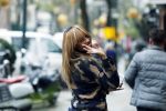 Amsterdam 21 november 2017 
Glennis Grace met een kennis na een lunch in Amsterdam zuid.