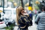 Amsterdam 21 november 2017 
Glennis Grace met een kennis na een lunch in Amsterdam zuid.