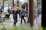 Amsterdam 21 november 2017 
Glennis Grace met een kennis na een lunch in Amsterdam zuid.