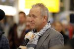 Schiphol 19 november 2017
Gordon vertrekt vanaf schiphol naar Kaapstad om daar te trouwen voor zijn tv progamma 