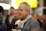 Schiphol 19 november 2017
Gordon vertrekt vanaf schiphol naar Kaapstad om daar te trouwen voor zijn tv progamma 