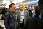 Schiphol 19 november 2017
Gordon vertrekt vanaf schiphol naar Kaapstad om daar te trouwen voor zijn tv progamma 