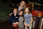 Amsterdam 6 december 2017
Premiere Paddington in Pathe Arena. Leo Alkemade met vrouw en kinderen