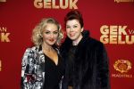 Amsterdam 27 november 2017
Premiere gek van geluk in Tuschinski.  Lone van Roosendaal met een vriendin