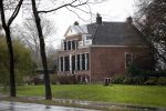 Maarssen 9 december 2017
Berend Boudewijn haalt zijn partrnber Martine Bijl op bij schoonheidssalon.