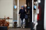 Maarssen 9 december 2017
Berend Boudewijn haalt zijn partrnber Martine Bijl op bij schoonheidssalon.