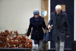 Maarssen 9 december 2017
Berend Boudewijn haalt zijn partrnber Martine Bijl op bij schoonheidssalon.
