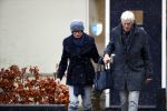 Maarssen 9 december 2017
Berend Boudewijn haalt zijn partrnber Martine Bijl op bij schoonheidssalon.