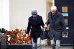 Maarssen 9 december 2017
Berend Boudewijn haalt zijn partrnber Martine Bijl op bij schoonheidssalon.