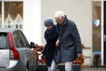 Maarssen 9 december 2017
Berend Boudewijn haalt zijn partrnber Martine Bijl op bij schoonheidssalon.