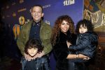Amsterdam 3 december 2017
Premiere Familie Slim in Tuschinski.
Najib Amhali met zijn vrouw Niama en hun kinderen