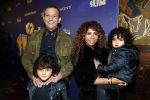 Amsterdam 3 december 2017
Premiere Familie Slim in Tuschinski.
Najib Amhali met zijn vrouw Niama en hun kinderen