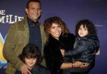 Amsterdam 3 december 2017
Premiere Familie Slim in Tuschinski.
Najib Amhali met zijn vrouw Niama en hun kinderen