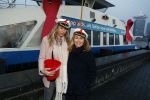 Amsterdam 1 december 2017
Wereld aidsdag met Nicolette Kluijver en Angela Groothuizen.
Ze varen met de pond achter Centraal Station naar de overkant van het IJ