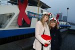 Amsterdam 1 december 2017
Wereld aidsdag met Nicolette Kluijver en Angela Groothuizen.
Ze varen met de pond achter Centraal Station naar de overkant van het IJ