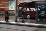 Amsterdam 18 november 2017 
Remco Campert met zijn vrouw wachtend op de tram
