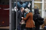 Amsterdam 18 november 2017 
Remco Campert met zijn vrouw wachtend op de tram