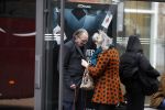 Amsterdam 18 november 2017 
Remco Campert met zijn vrouw wachtend op de tram
