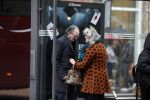 Amsterdam 18 november 2017 
Remco Campert met zijn vrouw wachtend op de tram
