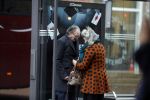 Amsterdam 18 november 2017 
Remco Campert met zijn vrouw wachtend op de tram