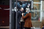 Amsterdam 18 november 2017 
Remco Campert met zijn vrouw wachtend op de tram