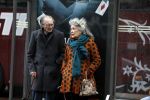 Amsterdam 18 november 2017 
Remco Campert met zijn vrouw wachtend op de tram