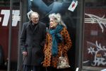 Amsterdam 18 november 2017 
Remco Campert met zijn vrouw wachtend op de tram