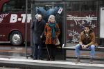 Amsterdam 18 november 2017 
Remco Campert met zijn vrouw wachtend op de tram