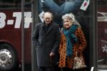 Amsterdam 18 november 2017 
Remco Campert met zijn vrouw wachtend op de tram