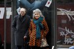 Amsterdam 18 november 2017 
Remco Campert met zijn vrouw wachtend op de tram